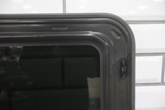 2002 - 2006 GMC Yukon Tahoe Suburban GMT800 Sunroof Glass Panel OEM
