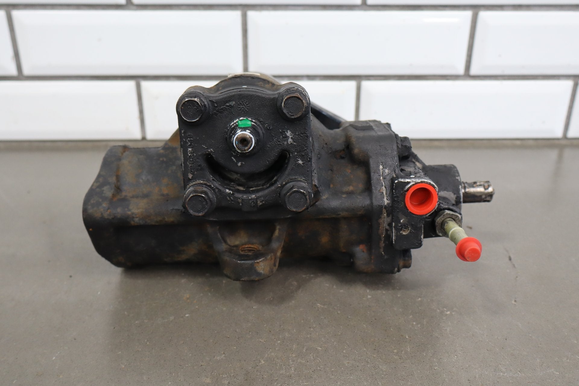 2002-2007 Chevrolet Silverado 2500HD Steering Gear Box Assembly