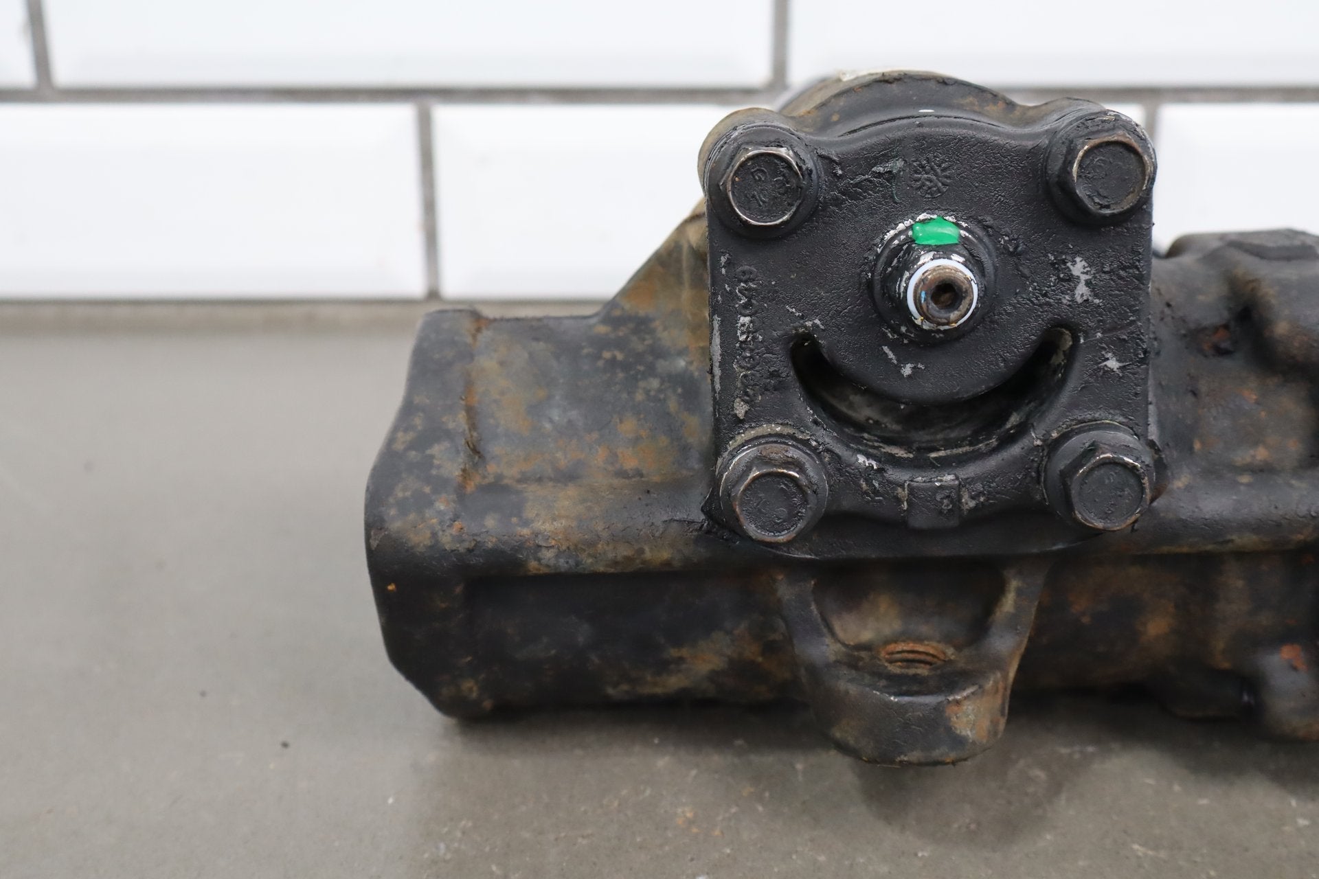 2002-2007 Chevrolet Silverado 2500HD Steering Gear Box Assembly