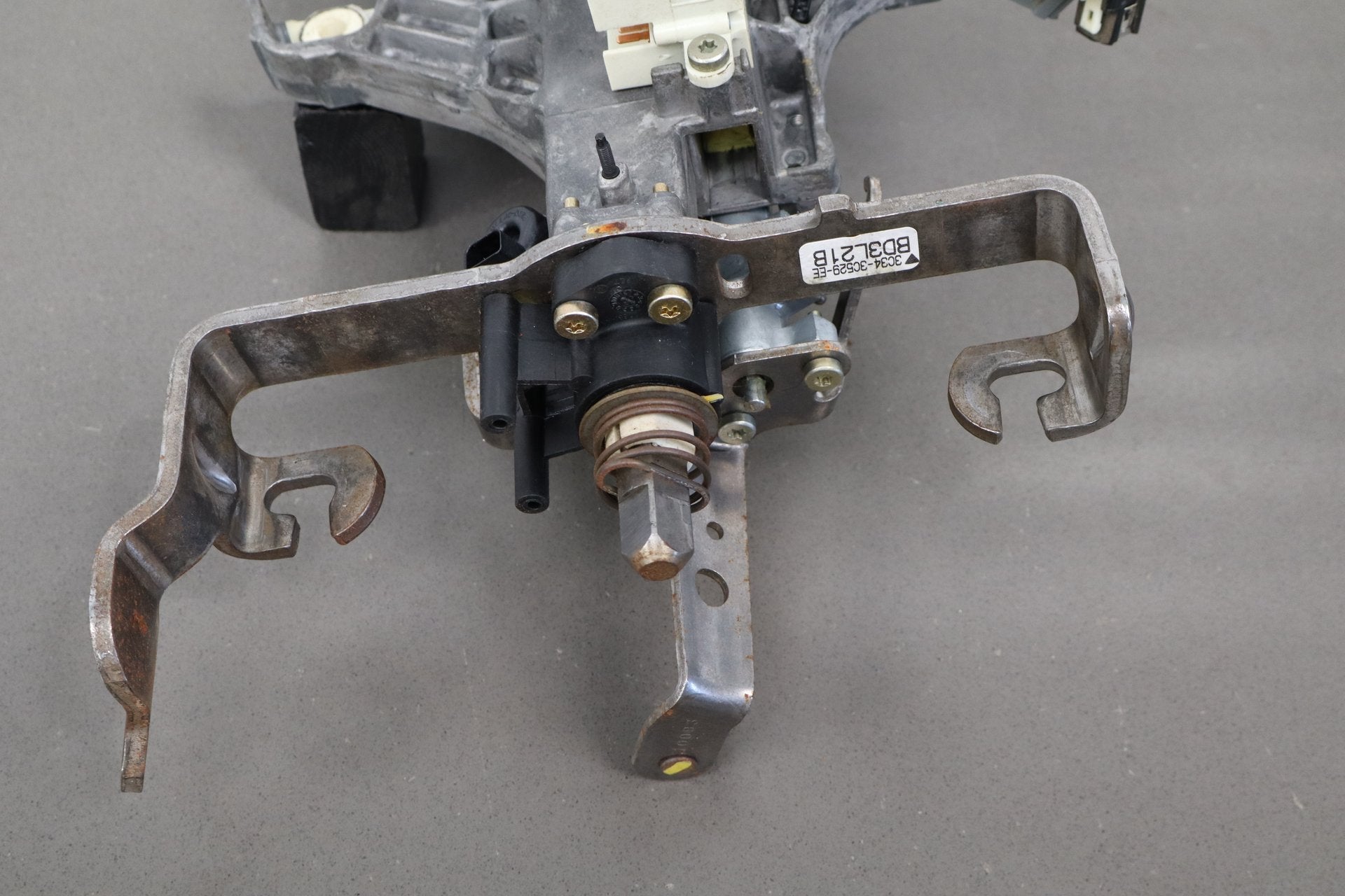 2002-2007 Ford F-350 Super Duty Tilt Steering Column with Key/Switches F2UZ3524A