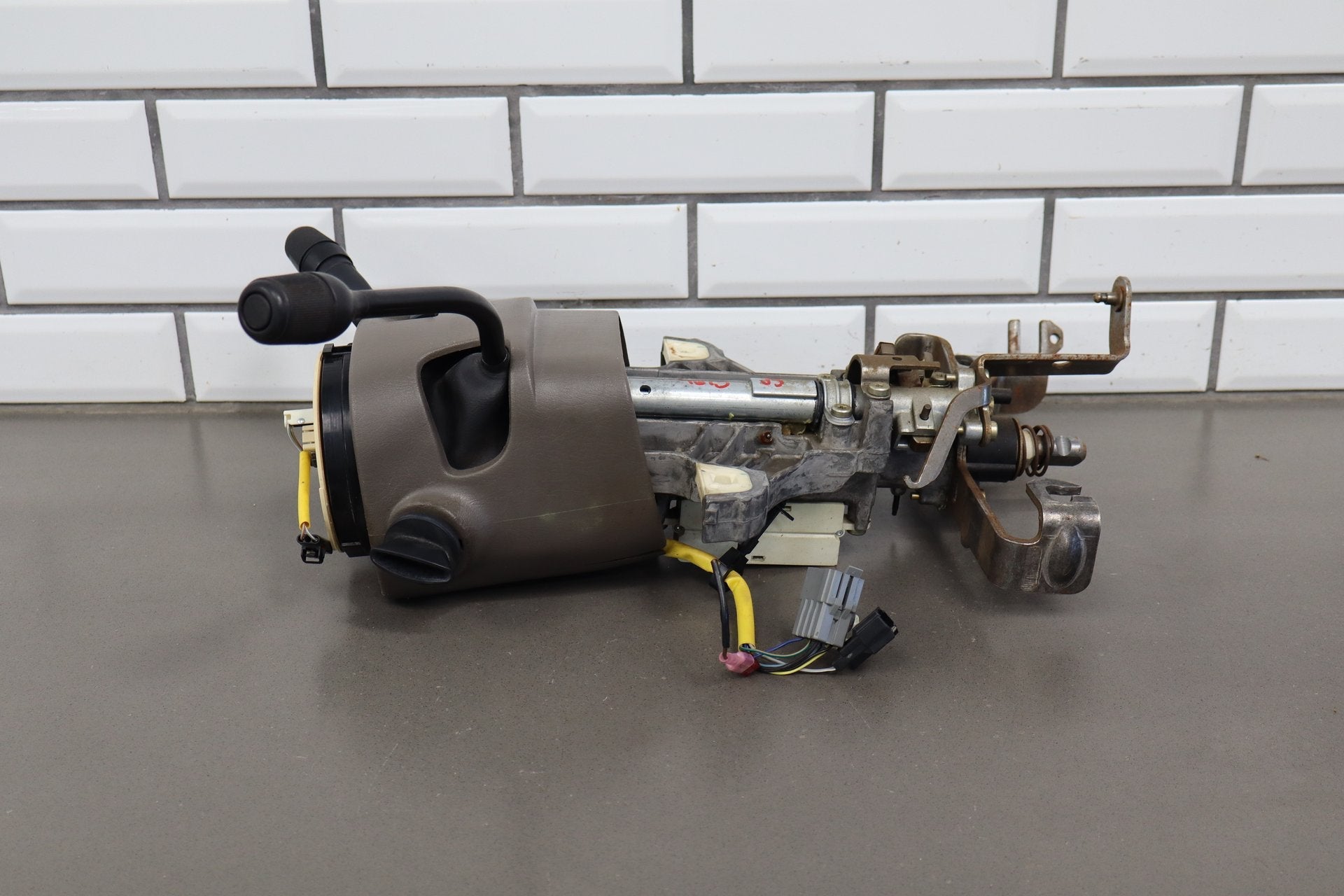 2002-2007 Ford F-350 Super Duty Tilt Steering Column with Key/Switches F2UZ3524A