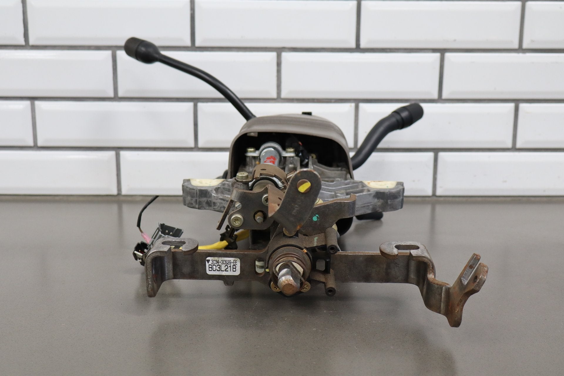 2002-2007 Ford F-350 Super Duty Tilt Steering Column with Key/Switches F2UZ3524A