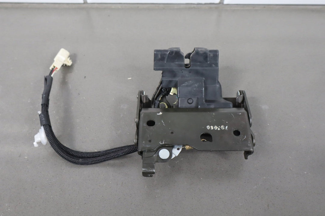 2002 - 2010 Lexus SC430 Trunk / Decklid Lid Latch OEM
