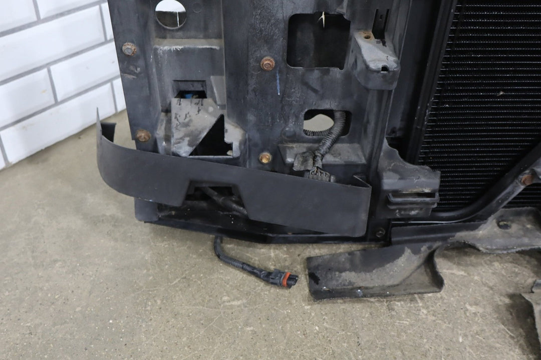2002 Cadillac Escalade GMT800 6.0L Loaded Radiator Core Support