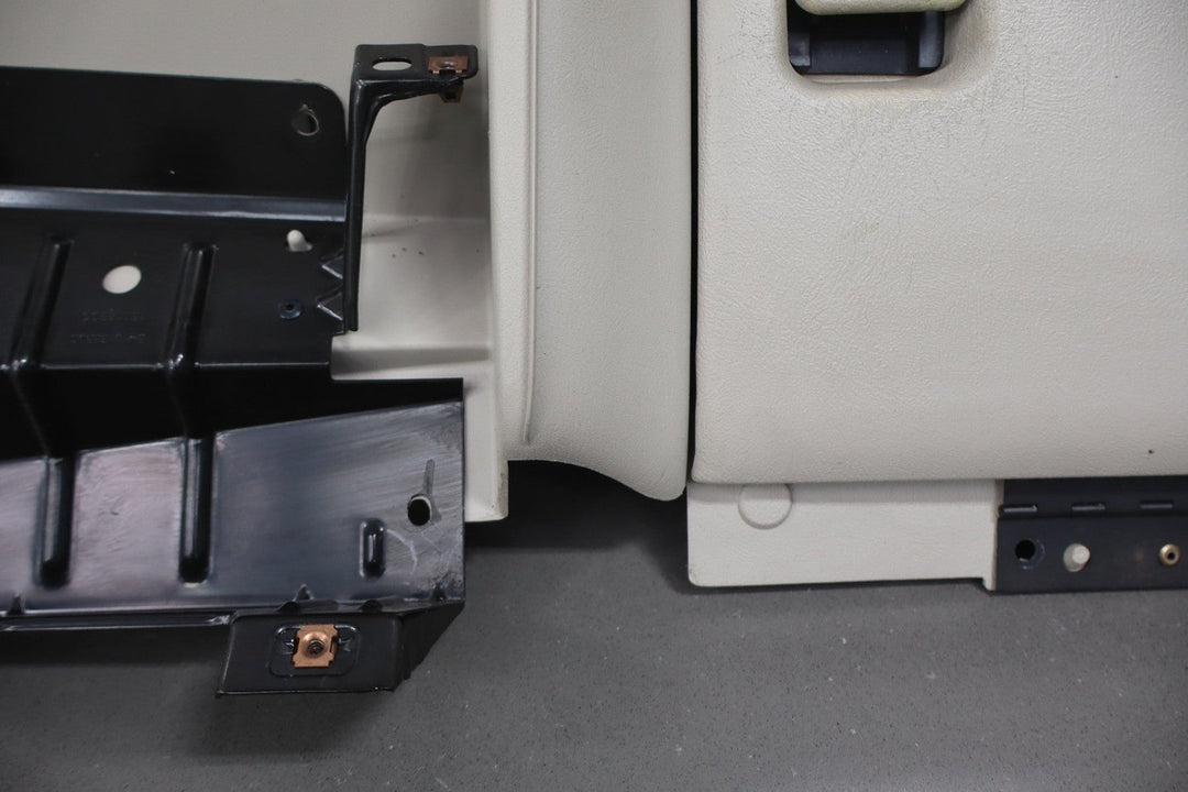 2002 Cadillac Escalade GMT800 Glove Box Shale 152 with Surround Panel