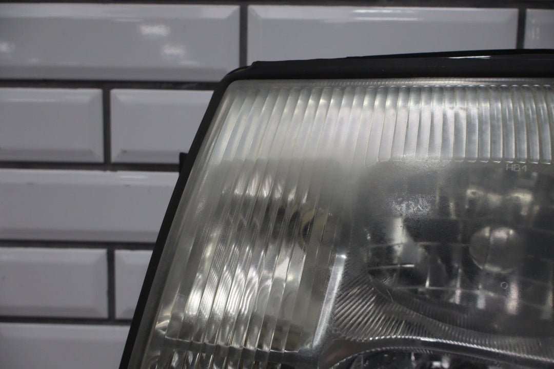 2002 Cadillac Escalade Luxury Left Headlamp 15181851 Halogen