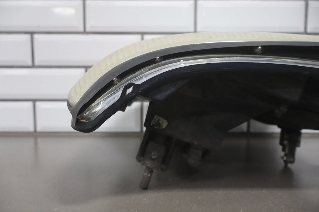 2002 Cadillac Escalade Luxury Left Headlamp 15181851 Halogen