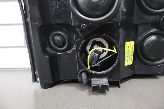 2002 Cadillac Escalade Luxury Left Headlamp Halogen 15181851 OEM