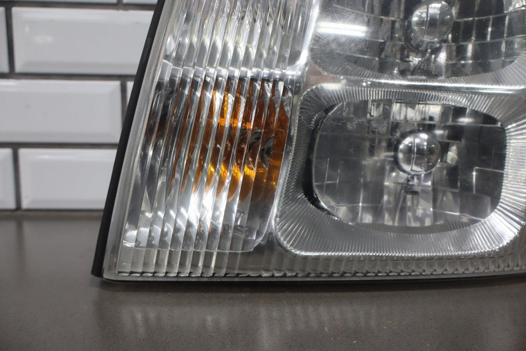 2002 Cadillac Escalade Luxury Left Headlamp Halogen 15181851 OEM