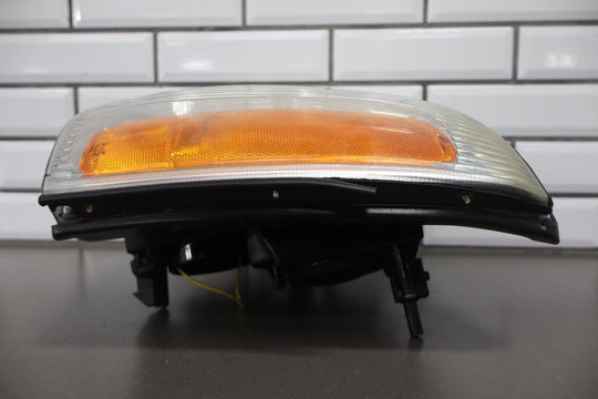 2002 Cadillac Escalade Luxury Left Headlamp Halogen 15181851 OEM