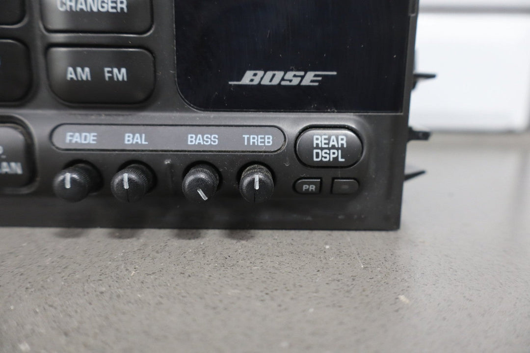 2002 Cadillac Escalade Radio AM/FM Cassette 15073127 OEM