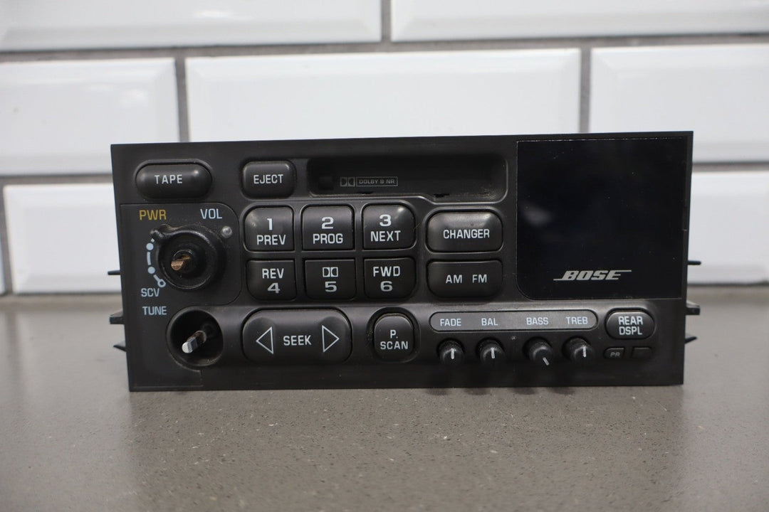 2002 Cadillac Escalade Radio AM/FM Cassette 15073127 OEM