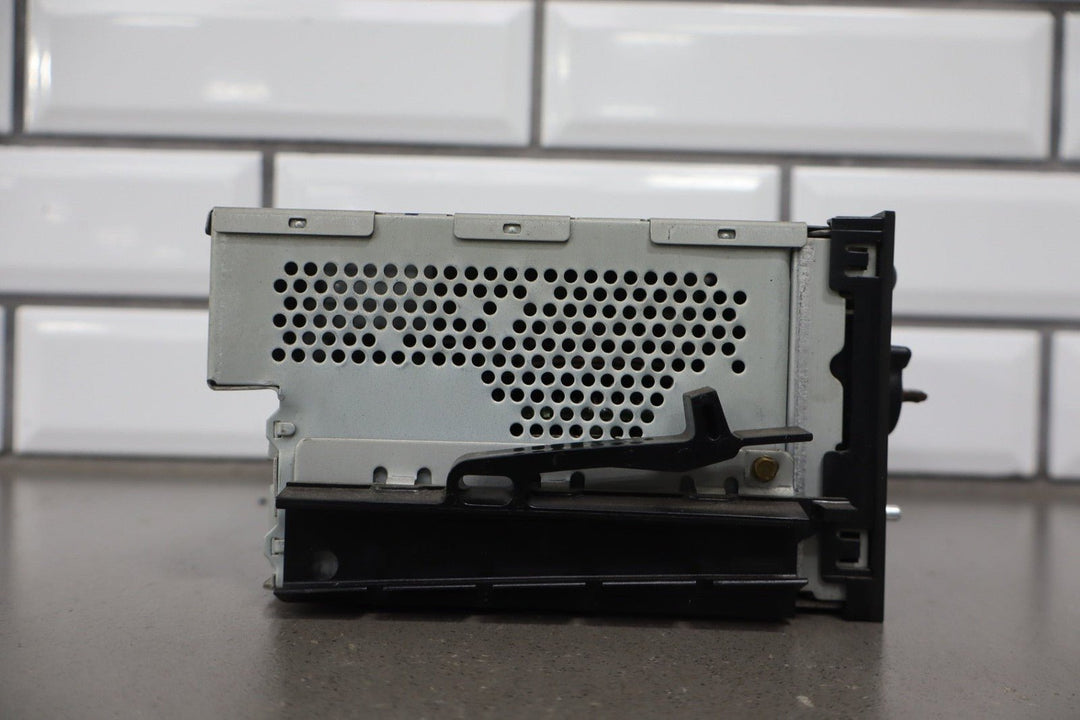 2002 Cadillac Escalade Radio AM/FM Cassette 15073127 OEM