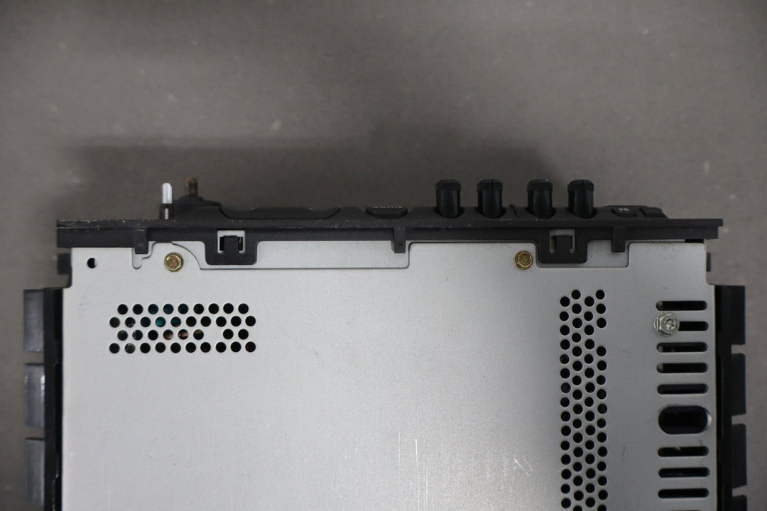 2002 Cadillac Escalade Radio AM/FM Cassette 15073127 OEM