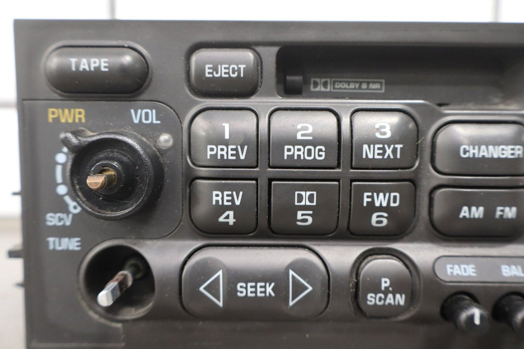 2002 Cadillac Escalade Radio AM/FM Cassette 15073127 OEM