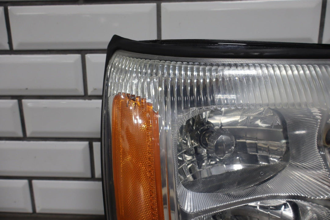 2002 Cadillac Escalade Right Headlamp Halogen 15181850 OEM