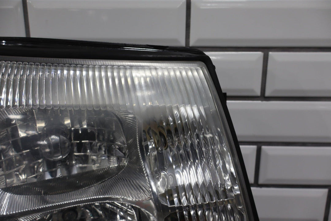 2002 Cadillac Escalade Right Headlamp Halogen 15181850 OEM