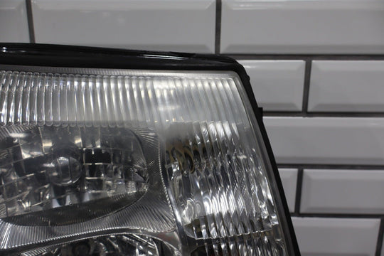 2002 Cadillac Escalade Right Headlamp Halogen 15181850 OEM