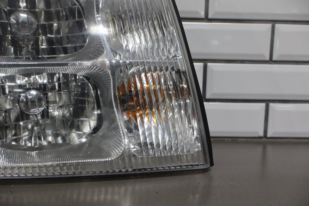 2002 Cadillac Escalade Right Headlamp Halogen 15181850 OEM