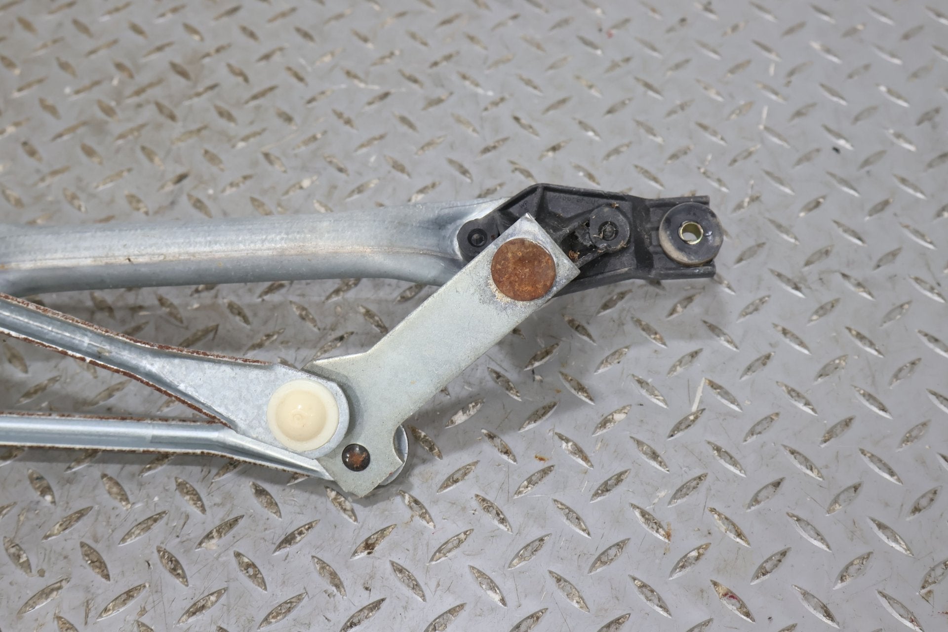 2002 Cadillac Escalade- Wiper Linkage