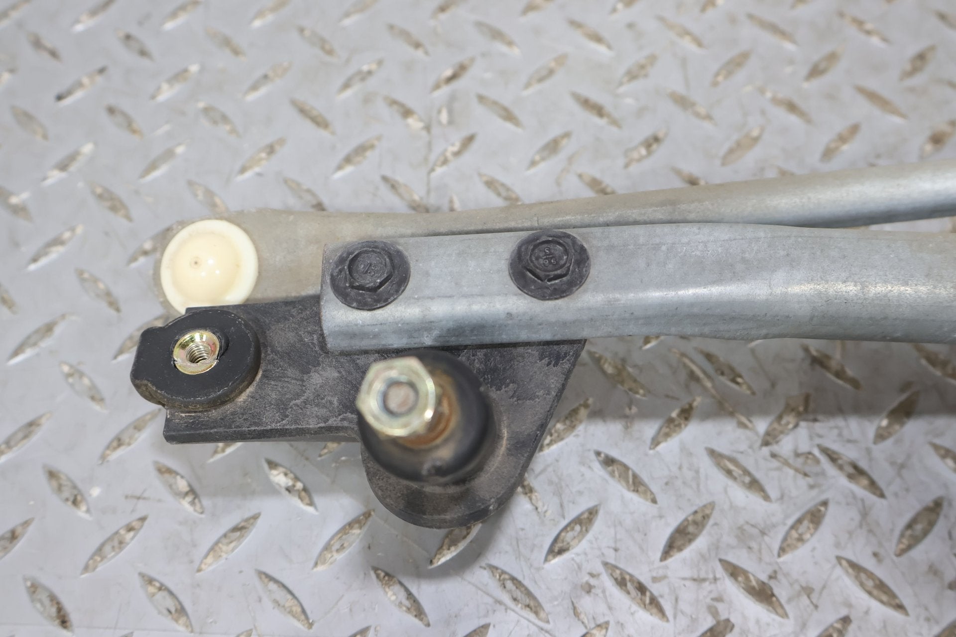 2002 Cadillac Escalade- Wiper Linkage