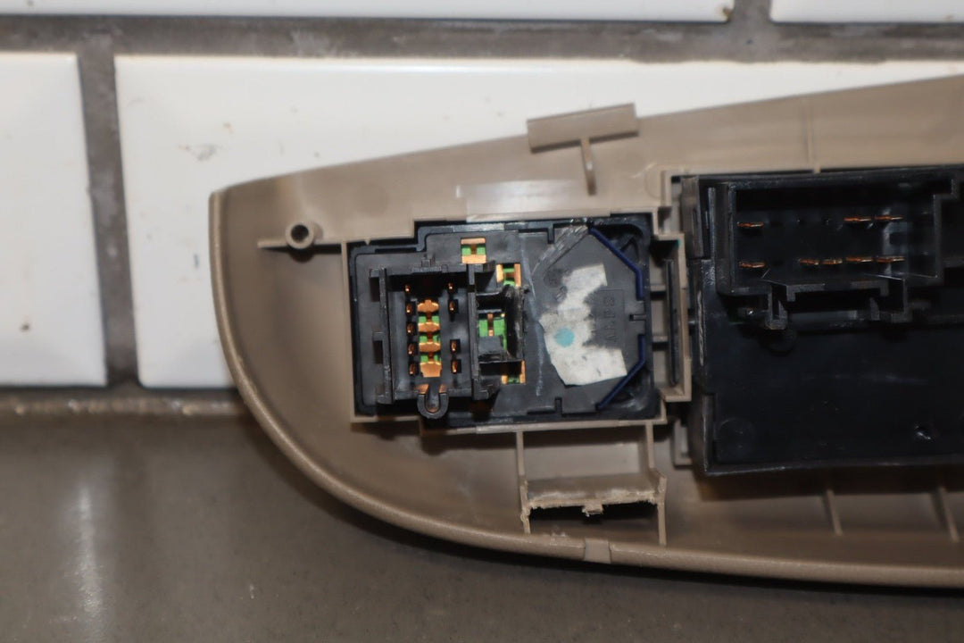2002 Chevrolet Silverado 2500 Crew Cab Left Front Window Switch OEM
