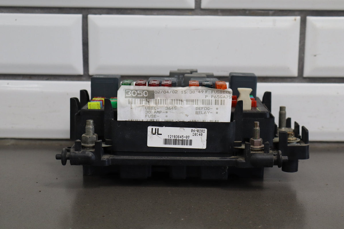 2002 Chevrolet Silverado 2500 GMT800 6.0LL Gasoline Engine Fuse Box 15811689