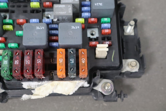 2002 Chevrolet Silverado 2500 GMT800 6L Gasoline Engine Fuse Box 15811689