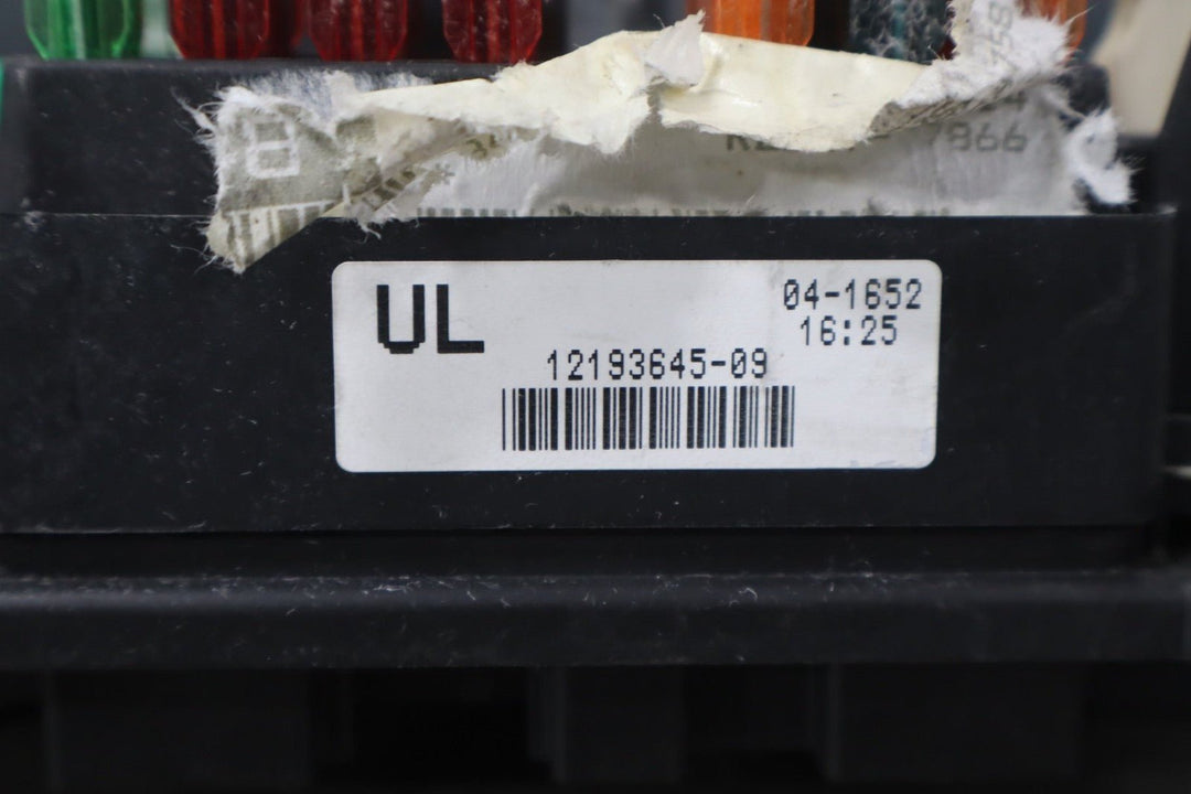 2002 Chevrolet Silverado 2500 GMT800 6L Gasoline Engine Fuse Box 15811689