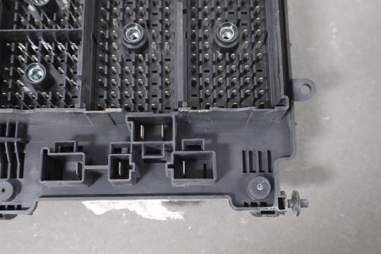 2002 Chevrolet Silverado 2500 GMT800 6L Gasoline Engine Fuse Box 15811689