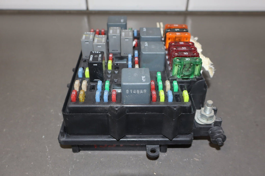 2002 Chevrolet Silverado 2500 GMT800 6L Gasoline Engine Fuse Box 15811689