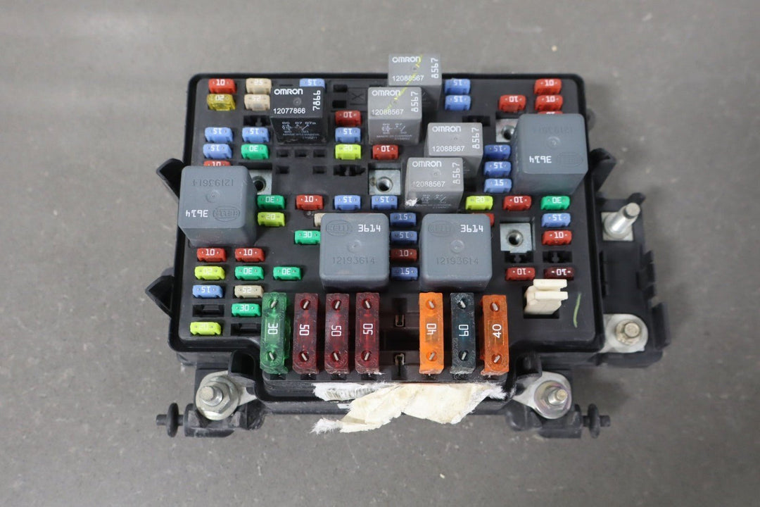 2002 Chevrolet Silverado 2500 GMT800 6L Gasoline Engine Fuse Box 15811689
