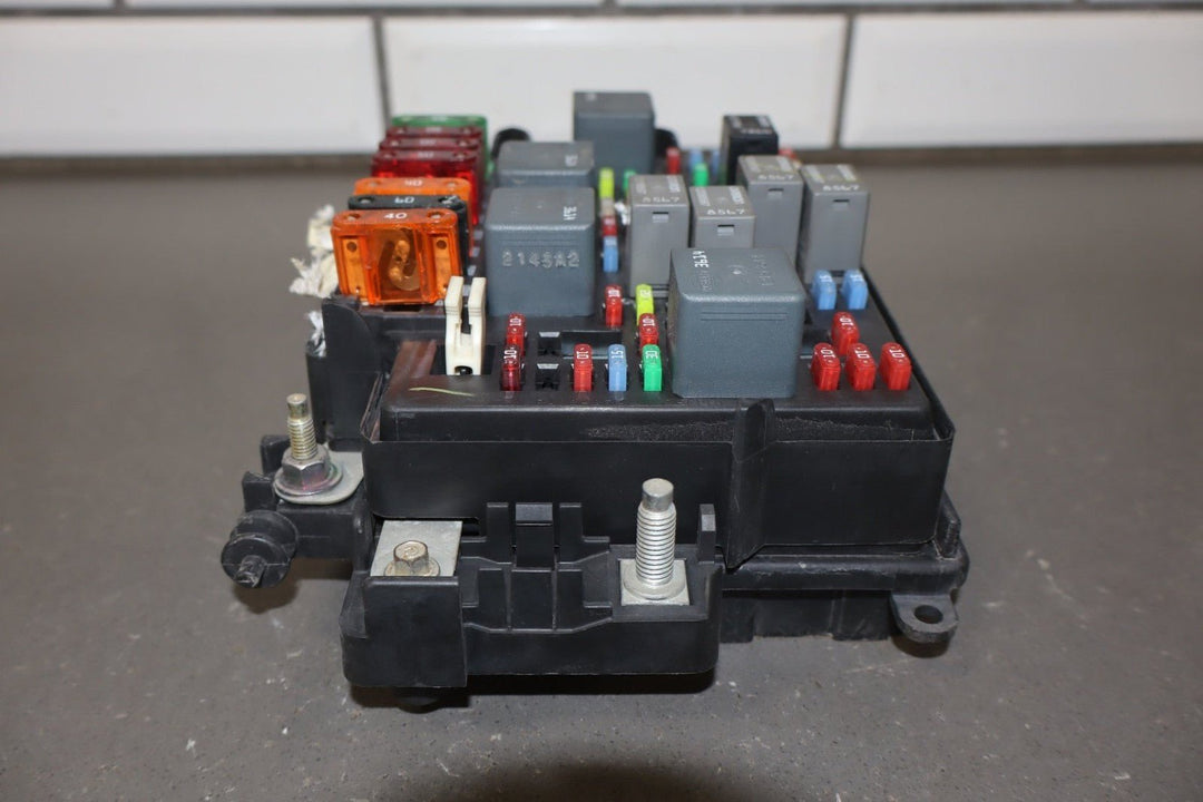 2002 Chevrolet Silverado 2500 GMT800 6L Gasoline Engine Fuse Box 15811689