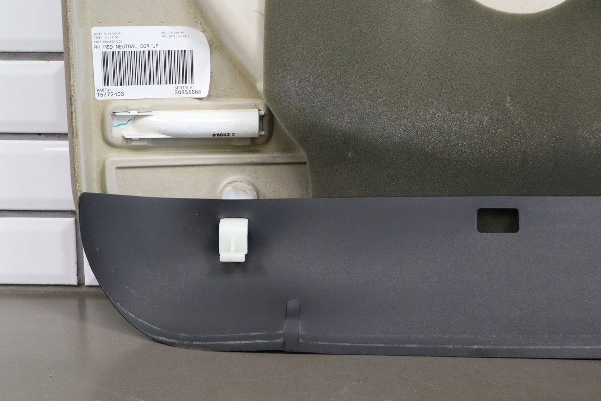 2002 Chevrolet Silverado 2500 Right Front Door Trim Panel Tan 522