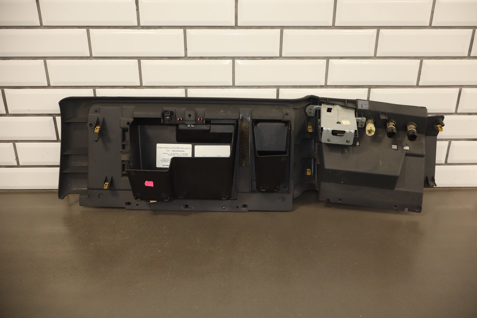 2002 Chevrolet Silverado 2500HD Glove Box Graphite 12D With Surround Panel