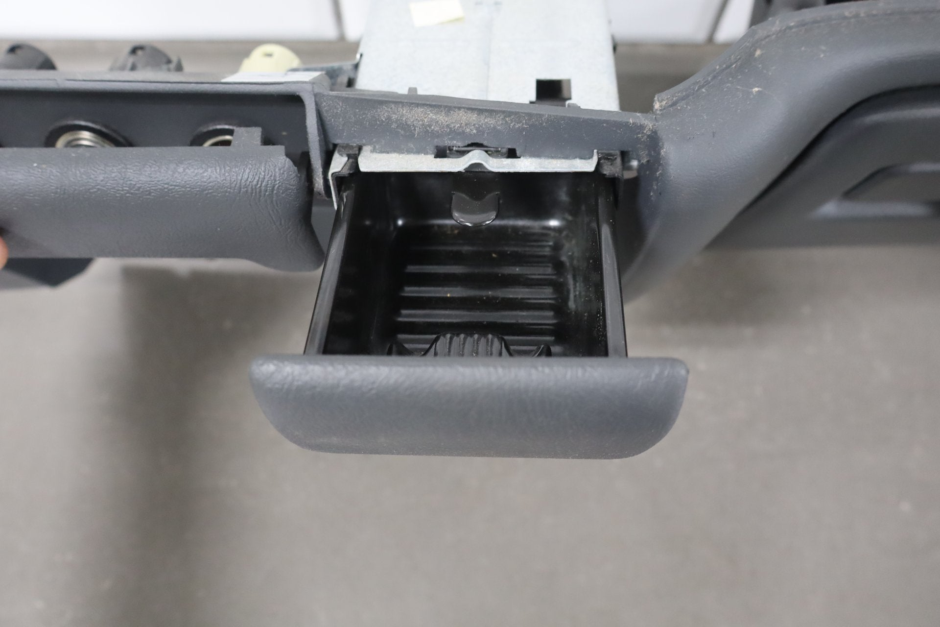 2002 Chevrolet Silverado 2500HD Glove Box Graphite 12D With Surround Panel