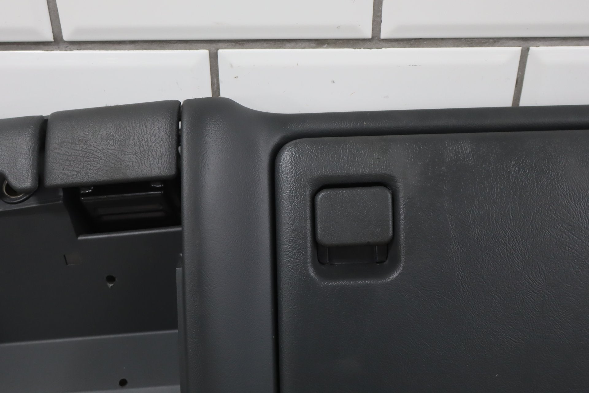 2002 Chevrolet Silverado 2500HD Glove Box Graphite 12D With Surround Panel