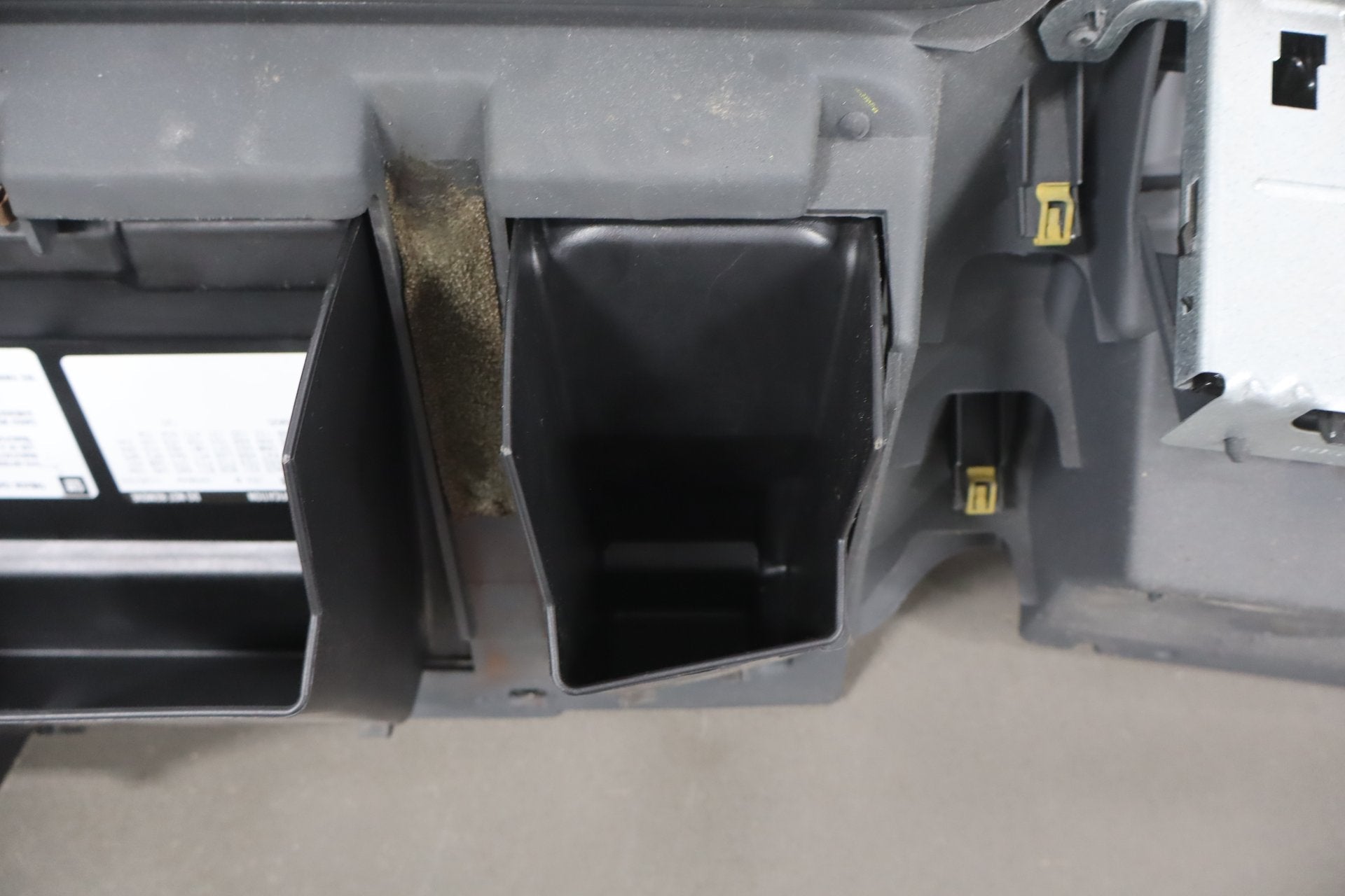 2002 Chevrolet Silverado 2500HD Glove Box Graphite 12D With Surround Panel