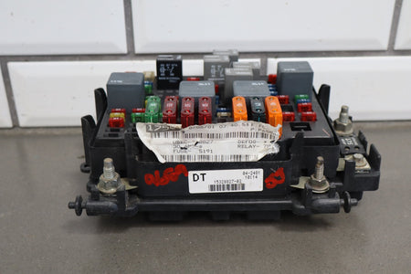 2002 Chevrolet Silverado 3500 6.6L LB7 Duramax Diesel Engine Fuse Box 15811689