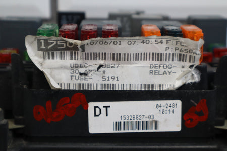 2002 Chevrolet Silverado 3500 6.6L LB7 Duramax Diesel Engine Fuse Box 15811689