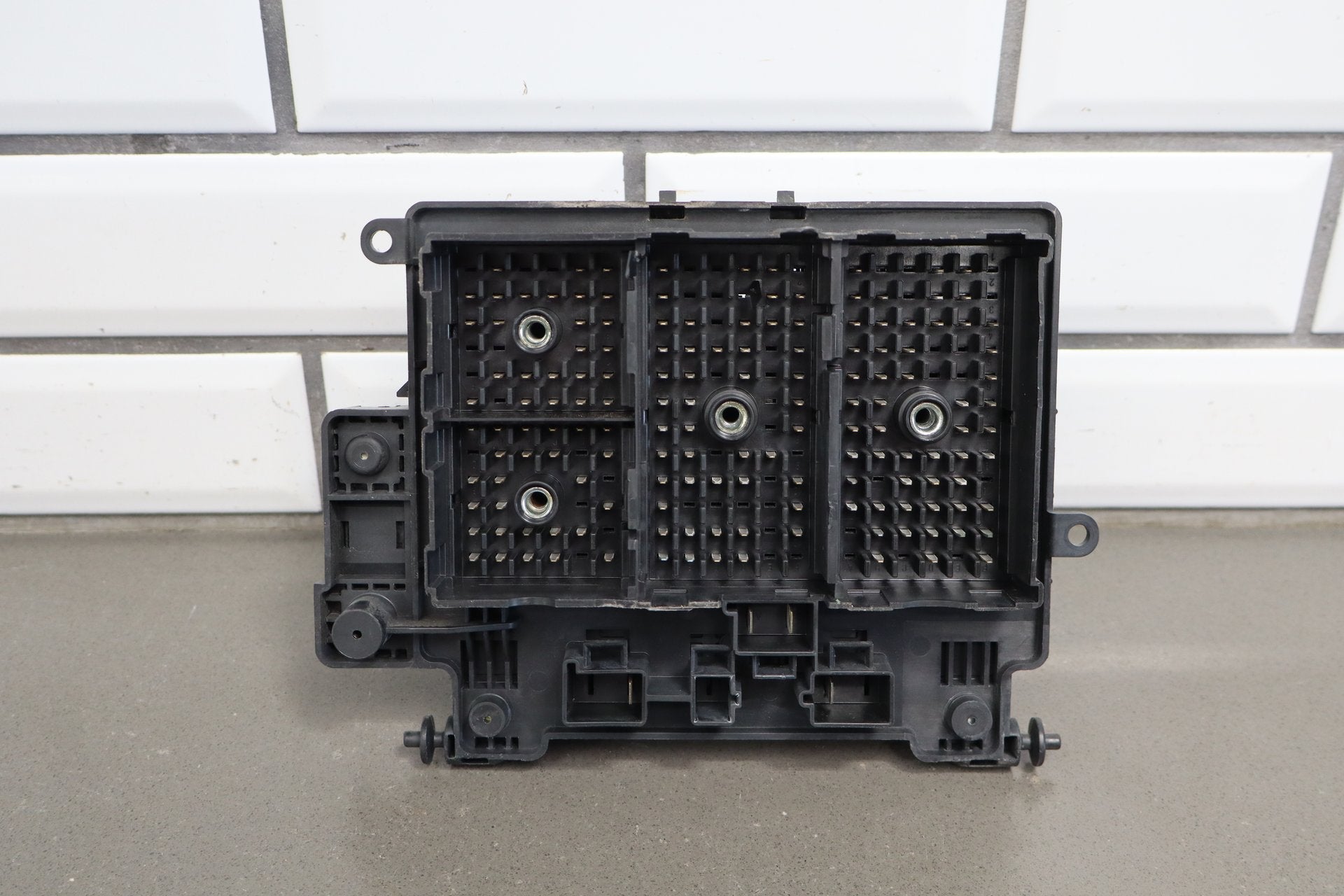 2002 Chevrolet Silverado 3500 6.6L LB7 Duramax Diesel Engine Fuse Box 15811689
