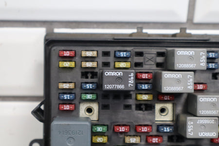 2002 Chevrolet Silverado 3500 6.6L LB7 Duramax Diesel Engine Fuse Box 15811689