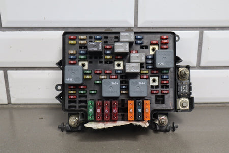 2002 Chevrolet Silverado 3500 6.6L LB7 Duramax Diesel Engine Fuse Box 15811689