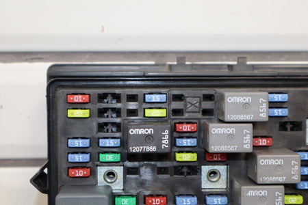 2002 Chevrolet Silverado GMT800 6.0LL Gasoline Engine Fuse Box 15811689