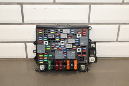 2002 Chevrolet Silverado GMT800 6.0LL Gasoline Engine Fuse Box 15811689