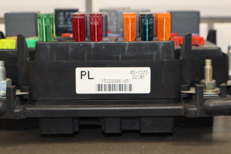 2002 Chevrolet Silverado GMT800 6.0LL Gasoline Engine Fuse Box 15811689