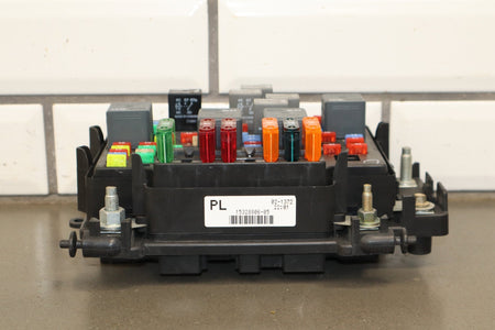 2002 Chevrolet Silverado GMT800 6.0LL Gasoline Engine Fuse Box 15811689