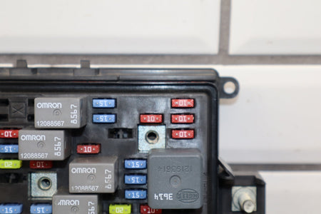 2002 Chevrolet Silverado GMT800 6.0LL Gasoline Engine Fuse Box 15811689
