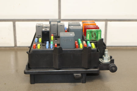 2002 Chevrolet Silverado GMT800 6.0LL Gasoline Engine Fuse Box 15811689
