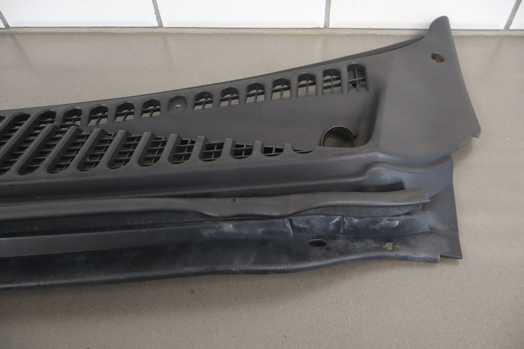 2002 Ford F350SD Front Windshield Cowl Vent Panel